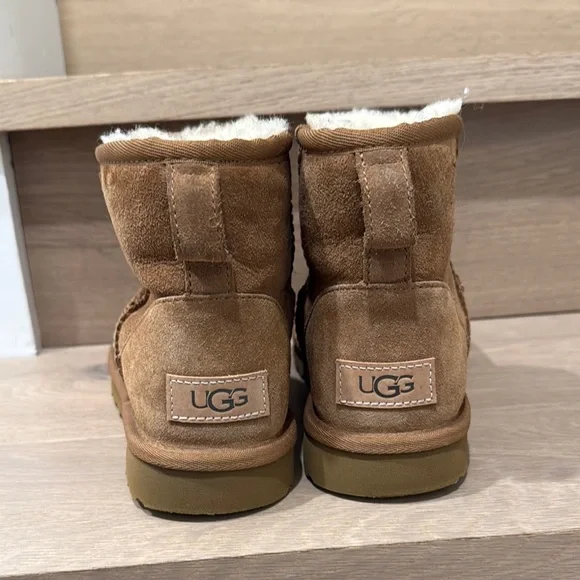 UGG Classic Mini 11 - Picture 2 of 3